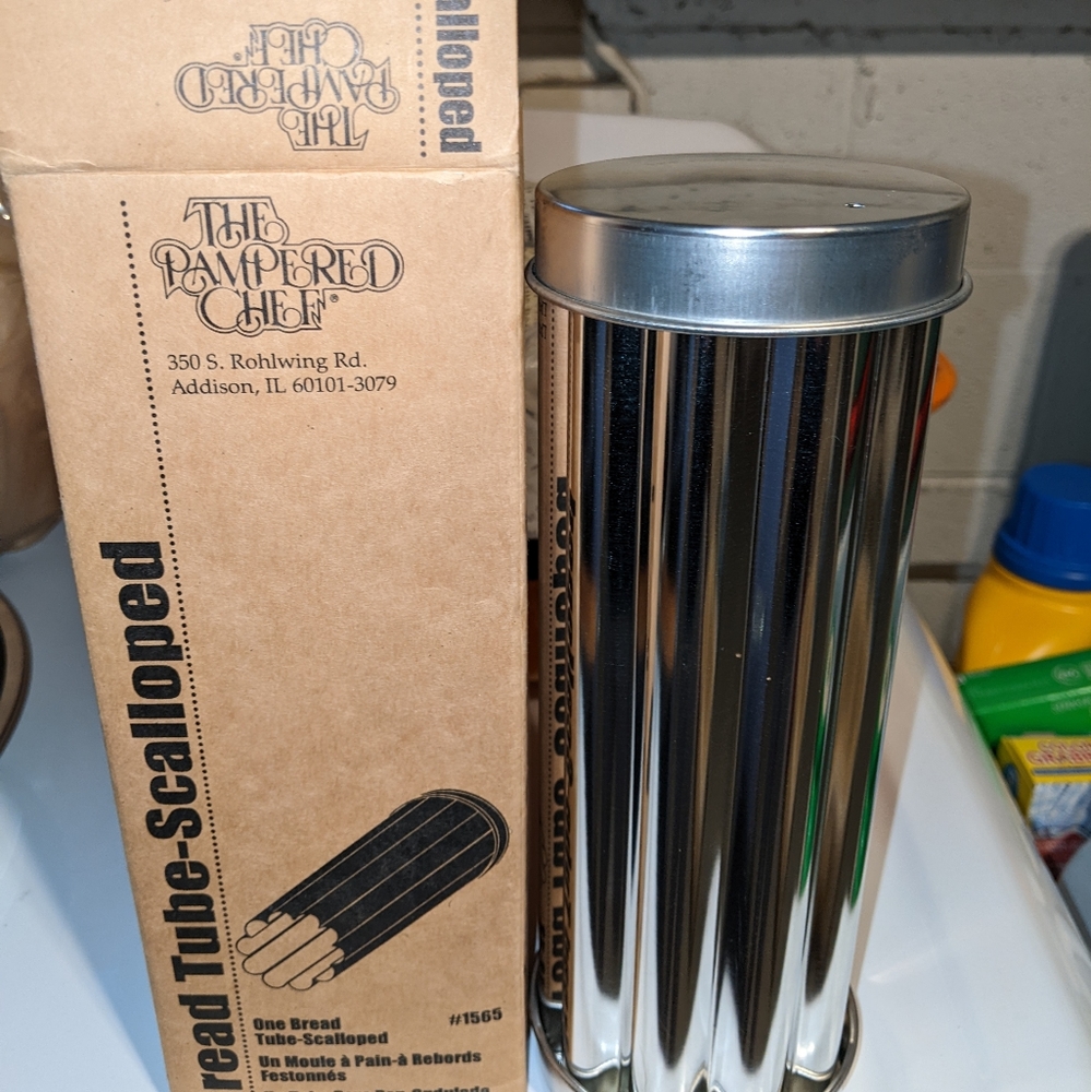 Pampered chef scalloped bread tube